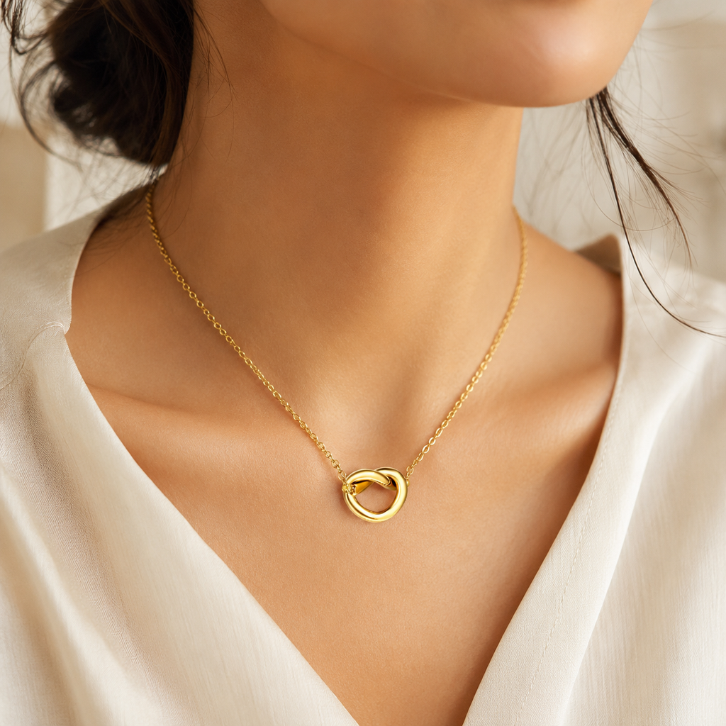avéline Knot Necklace