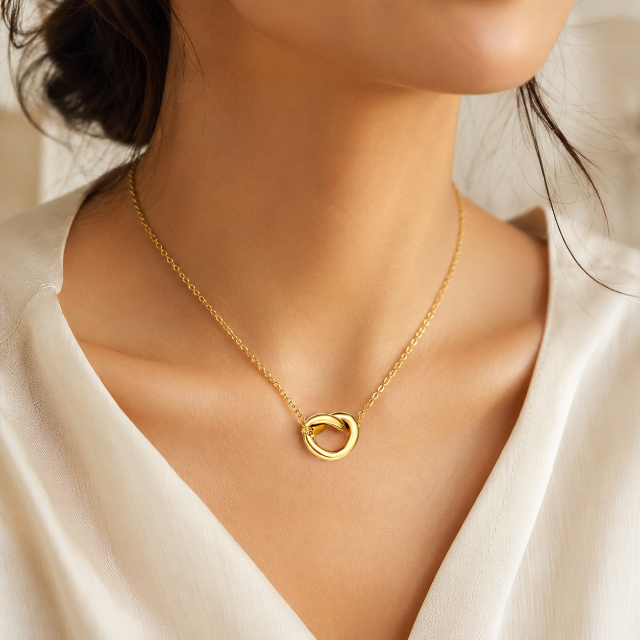 avéline Knot Necklace